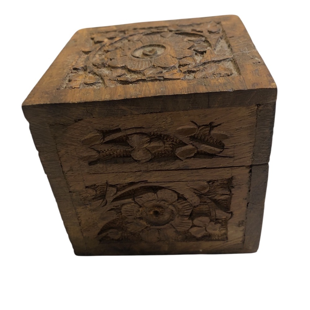 Vintage hand carded wooden box 3” x 3”